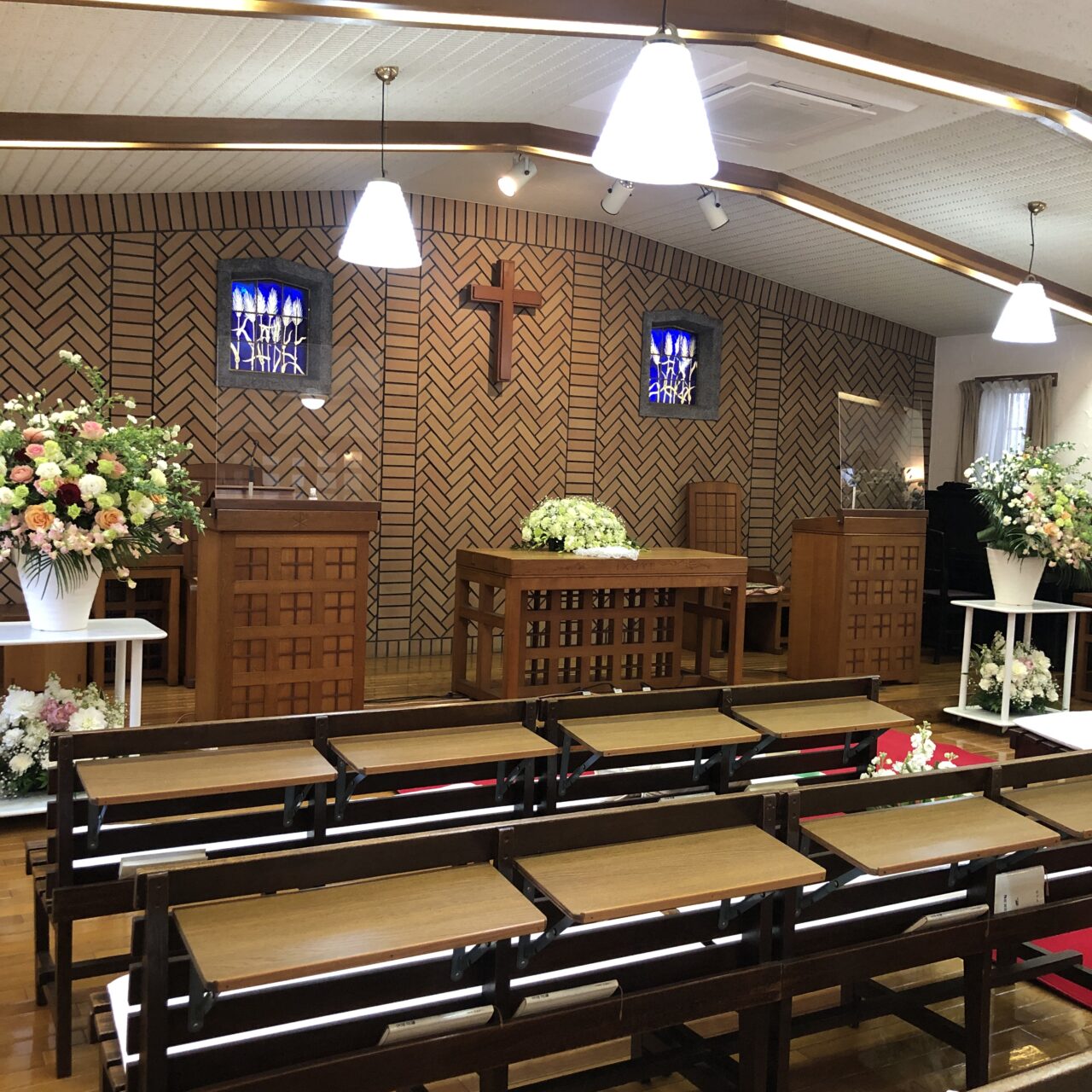 周陽教会結婚式礼拝堂講壇の画像