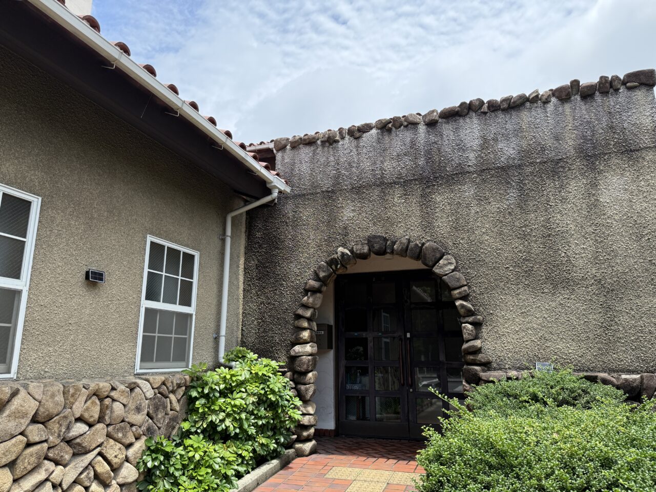 周陽教会会堂入り口の画像