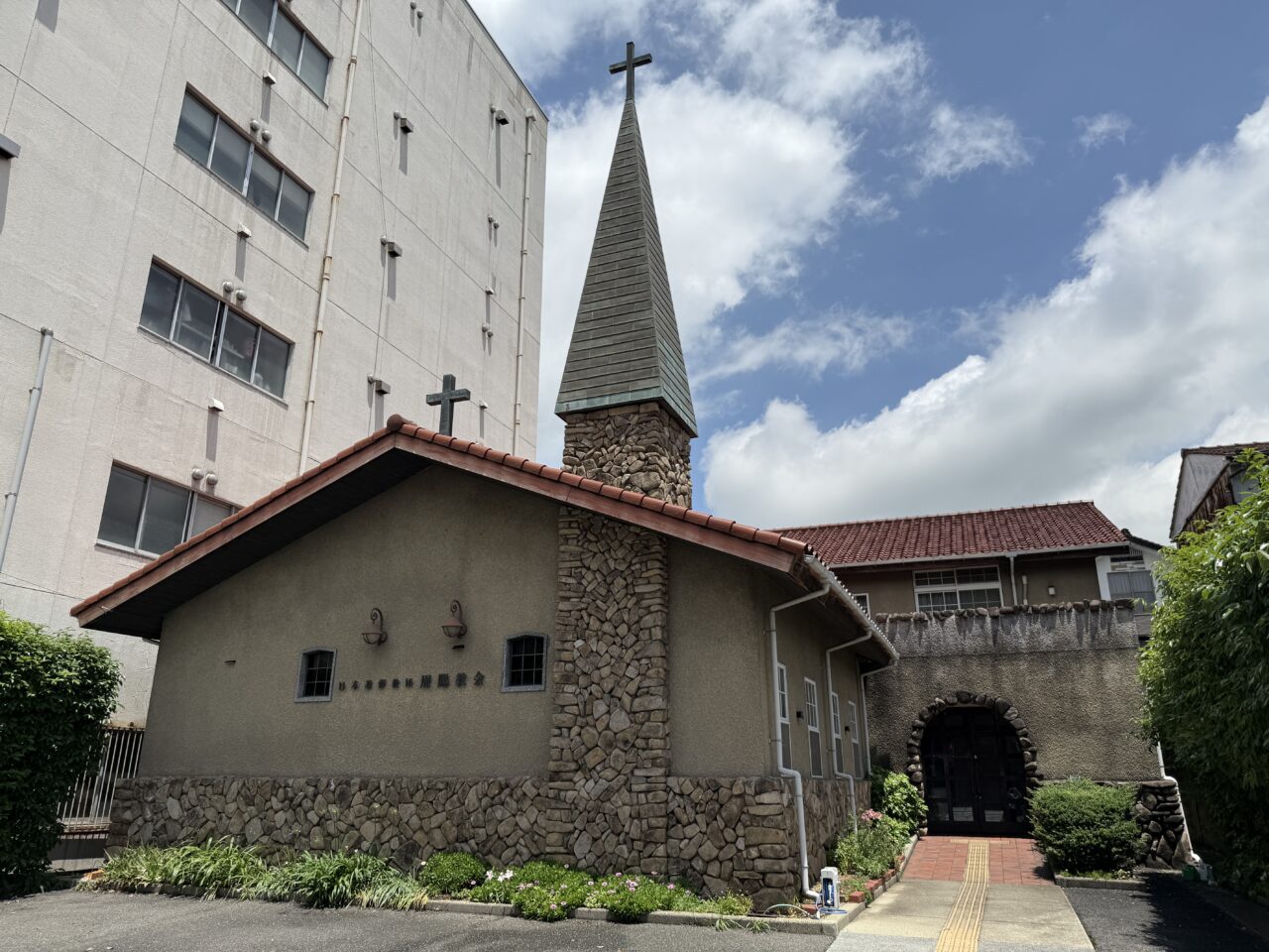 周陽教会会堂全景の画像